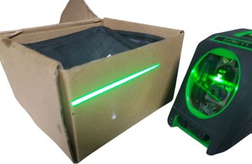 Б/в Лазерний нівелір Protester ll202g 01-200766038