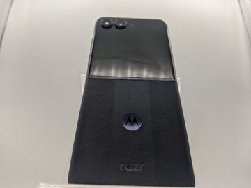 Б/в Мобільний телефон Motorola razr 50 ultra 12/512gb 01-200796729