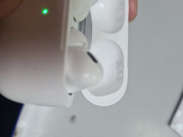 Б/у Наушники Apple airpods pro 2nd generation with magsafe charging case usb-c 01-200887370