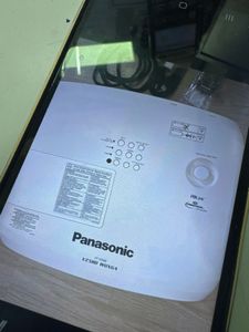 Б/у Проектор Panasonic pt-vz580 01-200891084