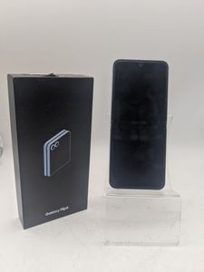 Б/в Мобільний телефон Samsung galaxy flip6 12/256gb 01-200884498