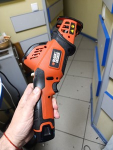 Б/в Акумуляторна шабельна пила Black&Decker gkc108 01-200998900