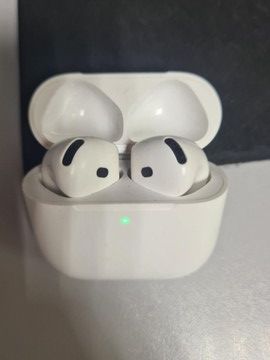 Б/в Навушники Apple airpods 4 with active noise cancellation 01-201053107