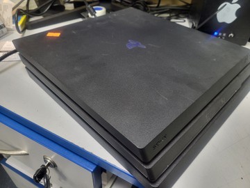 Б/в Ігрова приставка Sony playstation 4 pro 1tb 01-201075500