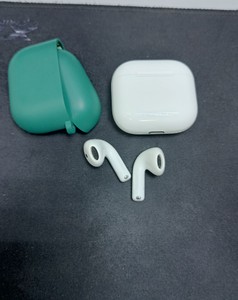 Б/в Навушники Apple airpods 4 with active noise cancellation 01-201007707