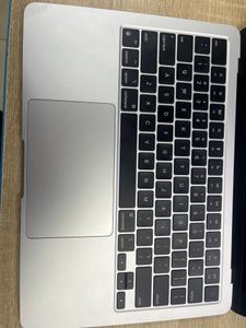 01-200796542: Apple macbook air 13,6" m2 2022