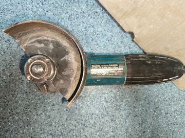 Б/у Угловая шлифмашина Makita ga5030 01-200833069