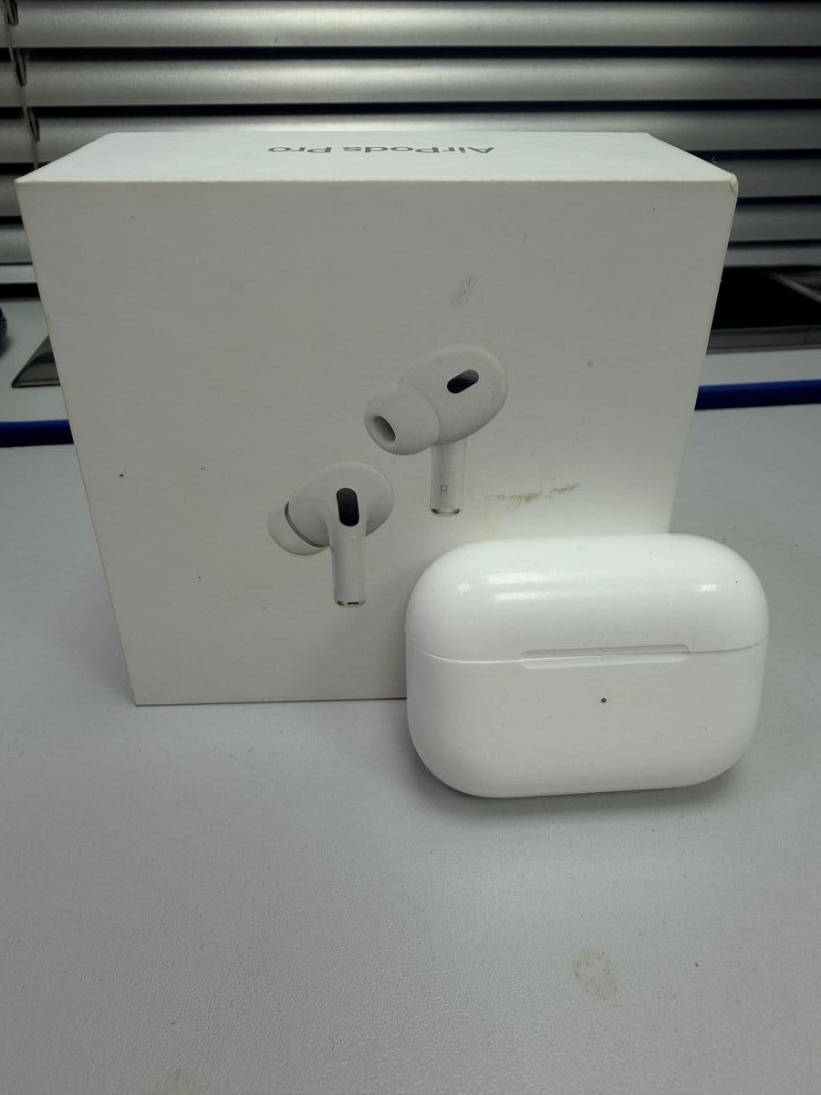 airpods pro 2nd generation with magsafe charging case usb-c