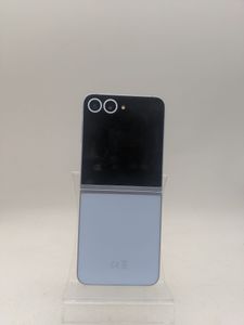 Б/в Мобільний телефон Samsung galaxy flip6 12/256gb 01-200884498