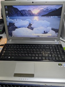 Samsung 15/pentium p6200 ddr3/3gb ddr3/hdd 320 gb/ssd *відсутній/geforce 310m