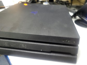 Б/в Ігрова приставка Sony playstation 4 pro 1tb 01-201075500