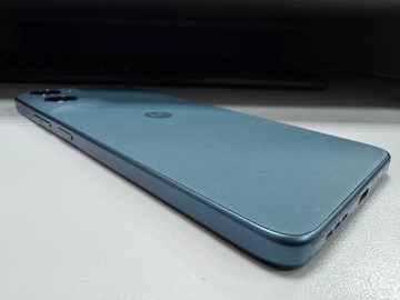 Б/в Мобільний телефон Motorola moto g06 4g 4/64gb 01-201104441