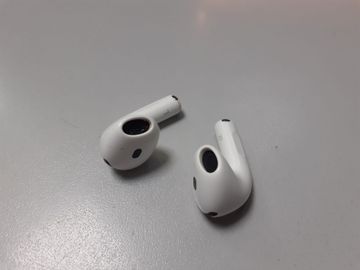 01-200767093: Apple airpods 4 with active noise cancellation