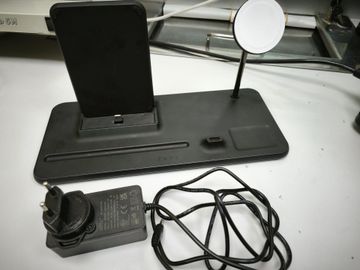 01-200770067: Zens zens 4-in-1 magsafe + watch wireless charging station