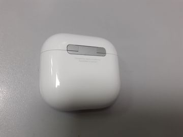 01-200789693: Apple airpods 4 with active noise cancellation