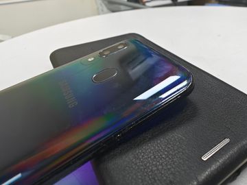 Б/в Мобільний телефон Samsung galaxy a40 2019 sm-a405 4/64gb 01-200860301