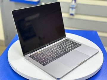 Б/в Ноутбук Apple a1706 macbook pro 13,3" core i5 3.1ghz /ram 16gb /ssd 256/ gpu intel iris plus 650 1536mb 01-200891966