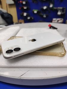 Б/в Мобільний телефон Apple iphone 11 128gb 01-200905615