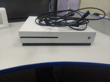 Б/у Игровая приставка Microsoft xbox one s 1tb 01-200925569