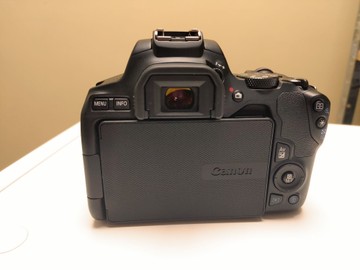 Б/в Фотоапарат Canon eos 250d kit 18-55mm ef-s is stm 01-200999330