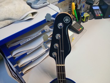 Б/в Бас-гітара Yamaha bb234 01-201007245