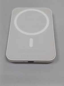 Б/у Повербанк Apple magsafe battery pack a2384 1460mah 01-201140083