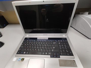 Б/в Ноутбук Samsung 17/pentium p6100 ddr3/3gb ddr3/hdd 300 gb/ssd *відсутній/geforce 310m 01-201152700
