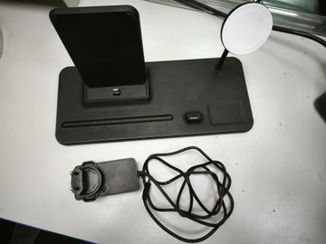 01-200770067: Zens zens 4-in-1 magsafe + watch wireless charging station