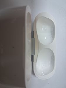 01-200736947: Apple airpods pro 2nd generation with magsafe charging case usb-c