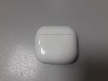 01-200789693: Apple airpods 4 with active noise cancellation