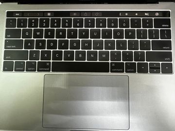 01-200795626: Apple a1706 macbook pro 13,3" core i5 3.1ghz /ram 8gb /ssd 256/ gpu intel iris plus 650 1536mb