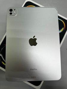 Б/в Планшет Apple ipad pro 11 2024 wi-fi 256gb 01-200824567