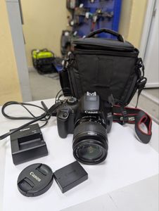 Б/у Фотоаппарат Canon eos 1300d / ef-s 18-55mm f/3,5-5,6 is ii 01-200888272