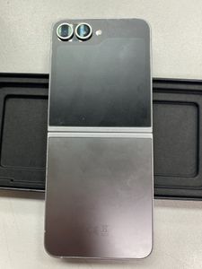 Б/в Мобільний телефон Samsung galaxy flip6 12/256gb 01-200923650
