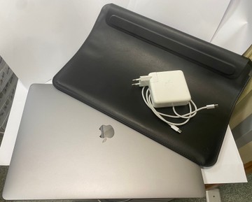 Б/в Ноутбук Apple macbook pro 16" 2019 /a2141 /core i7 2,6ghz /ram 32gb /ssd 512gb /amd radeon pro 5300m 01-200924738