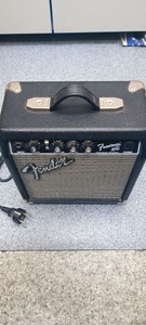 Б/в Комбопідсилювач Fender frontman 10g 01-200977086