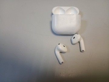 Б/в Навушники Apple airpods 4 with active noise cancellation 01-201072372