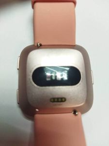 01-19019830: Fitbit versa red