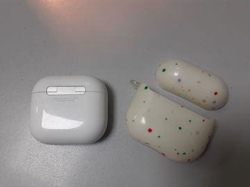 01-200767093: Apple airpods 4 with active noise cancellation
