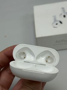 01-200778544: Apple airpods 4 with active noise cancellation
