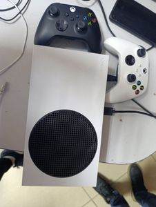 01-200780996: Microsoft xbox series s 512gb