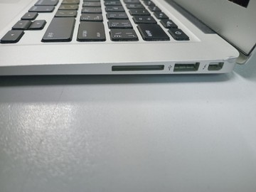 Б/в Ноутбук Apple macbook air 2015 a1466 13,3" core i5 1.6ghz/ram4gb/ssd128gb/intel hd graphics 6000 01-200939781