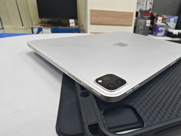 Б/в Планшет Apple ipad pro 12.9 2022 wi-fi 256gb 01-201110847