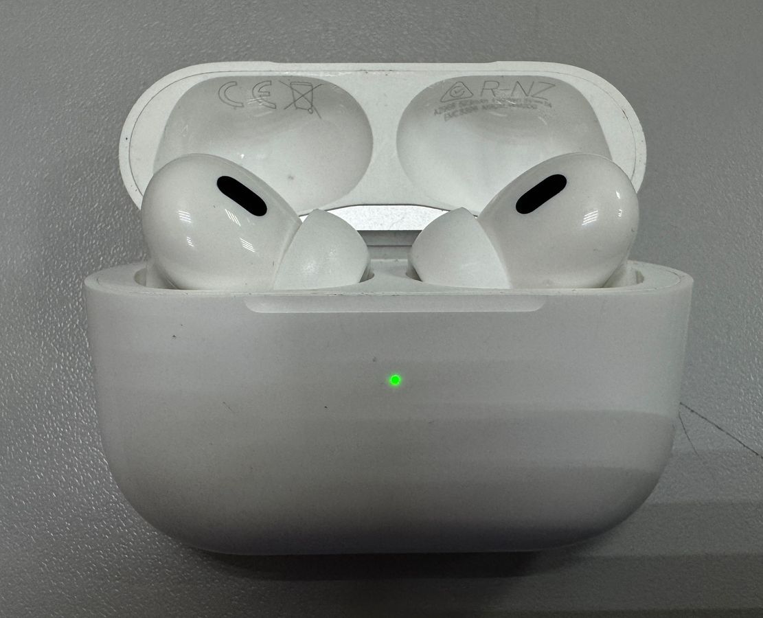airpods pro 2nd generation with magsafe charging case usb-c