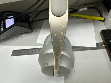 01-200755598: Bose noise cancelling headphones 700