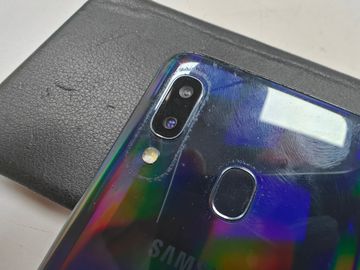 Б/в Мобільний телефон Samsung galaxy a40 2019 sm-a405 4/64gb 01-200860301