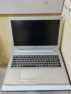 Lenovo 15/pentium 3558u ddr3/8gb ddr3/hdd 320 gb/ssd *відсутній/geforce 820m