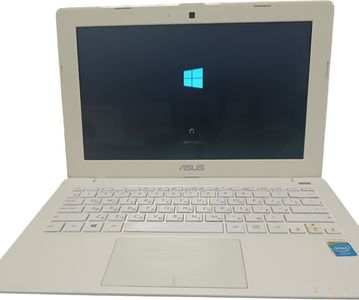 Asus 11/celeron n2830 ddr3/2gb ddr3/hdd 900 gb/ssd *відсутній/*інтегрована