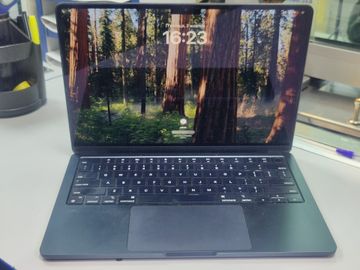 01-200749827: Apple macbook air 13.6'' a3113/m3/ram16gb/ssd256gb/gpu 8 core