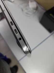 Б/в Ноутбук Apple macbook pro a1990 екр 15.4"/ core i7 2,2ghz/ ram32gb/ ssd512gb/ graphics 630 01-200848512